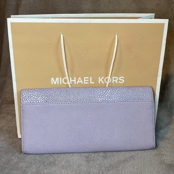 💜MICHAEL KORS💜Juliana Lilac Animal Print Large Flap Wallet/NWOT - Picture 3 of 12